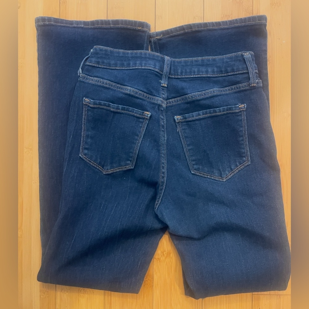 Old Navy High Rise Wow Flare Jeans Size 2 Dark Wash - Picture 4 of 8